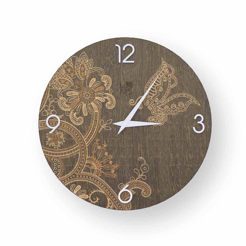 Reloj de de madera de diseño moderno hecho Italia.