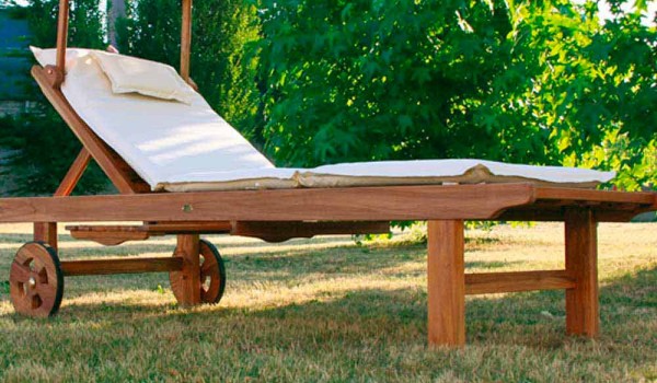 Chaise longue de exterior plegable moderna de madera de teca