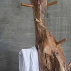 Perchero de pie con estructura y clavijas en teca maciza - Abeto Viadurini