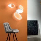 Lámpara de pared LED con estructura de metal blanco o dorado - Raissa Viadurini