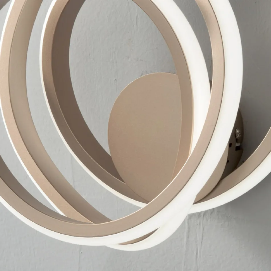 Lámpara de pared para dormitorio de diseño moderno en metal dorado - Point Viadurini