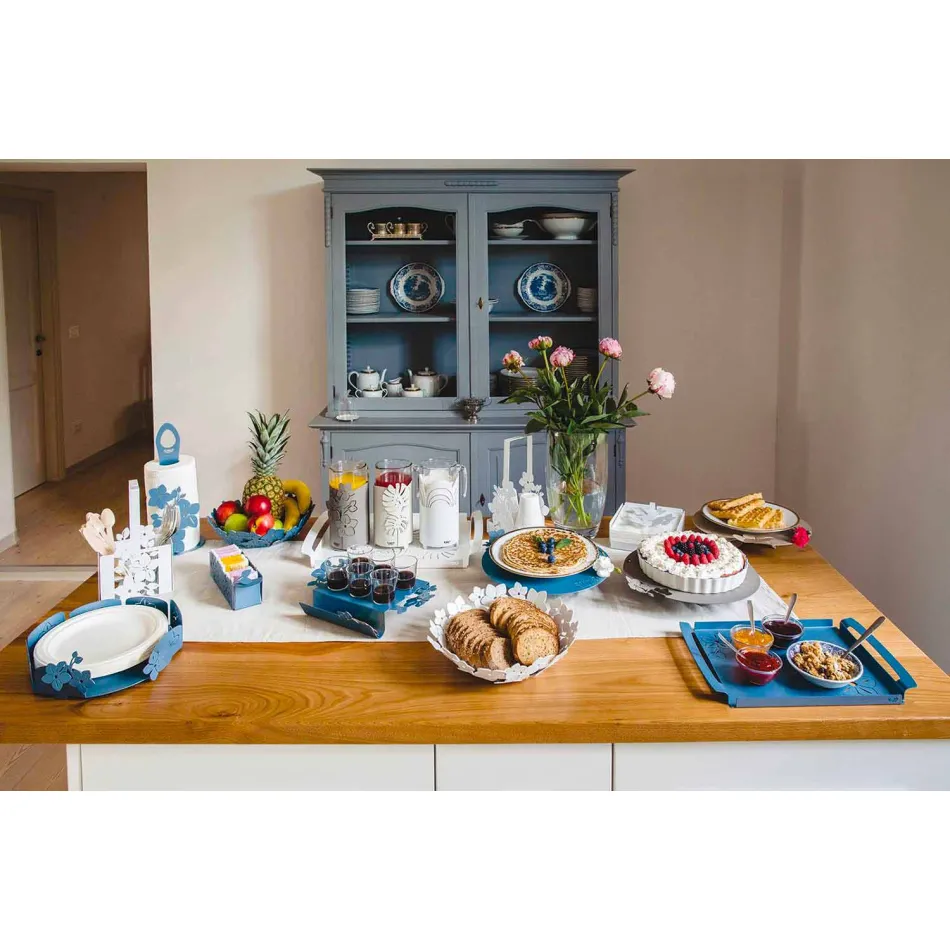 Centro de mesa con flores en barro, blanco o azul - Marken Viadurini