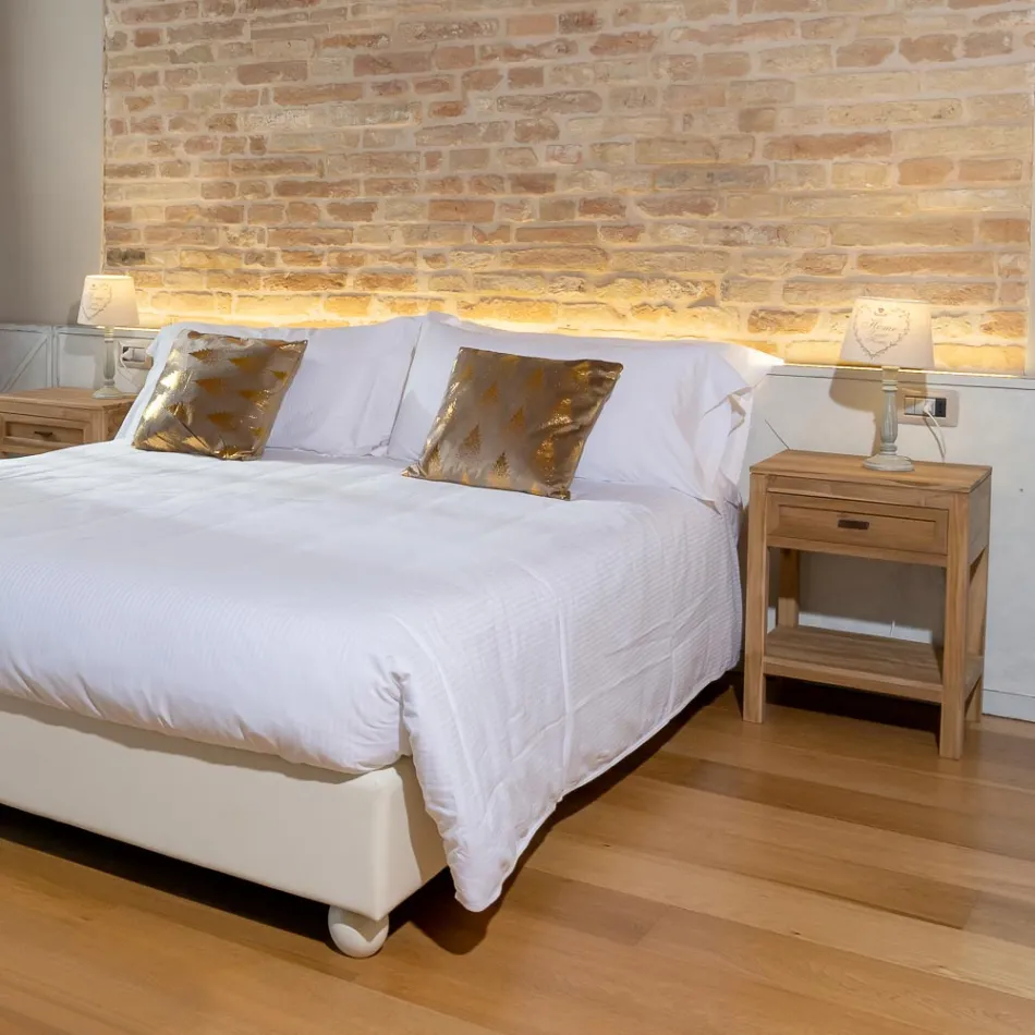 Mesita de noche de teca maciza con 1 cajón - Penca Viadurini