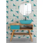 Composición de baño azul con mueble de suelo de teca y accesorios - Sylviane Viadurini
