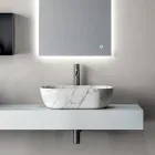 Composición de baño compuesta por estantería con lavabo, armarios de pared y espejo - Velaria Viadurini