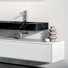 Composición de baño con 1 cajón blanco, espejo y balda Marquina HPL - Velaria Viadurini