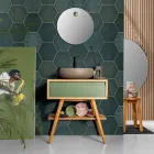 Composición de mueble de baño verde con mueble de teca y accesorios - Carolie Viadurini