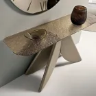 Consola de salón de metal con tablero de cristal martillado plateado en la parte posterior - Cristina Viadurini