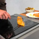 Cocina moderna de jardín al aire libre sobre ruedas de madera y acero - Buoncalliope Viadurini