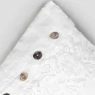 Funda de cojín cuadrada blanca con encaje italiano de lujo y botones - Logos Viadurini