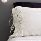 Funda de almohada de lino con encaje Poema y cordones mantequilla o negros Made in Italy - Masone Viadurini