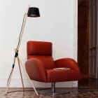 Lámpara de pie de diseño en madera de haya y metal lacado - Avetta Viadurini