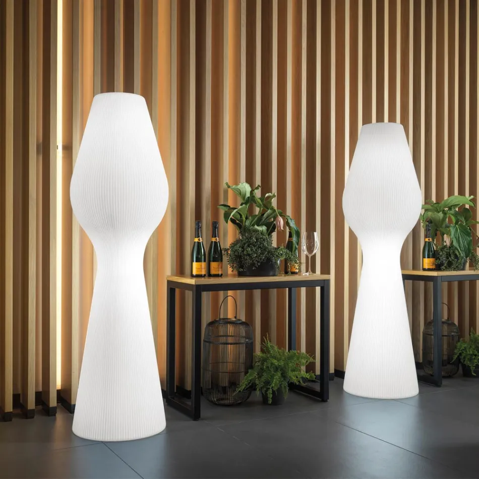 Lámpara de pie de exterior Reyes de polietileno con luz LED. Fabricada en Italia. Viadurini