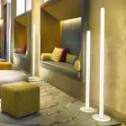 Lámpara de pie Slide Flux Slim de metacrilato producida en Italia Viadurini