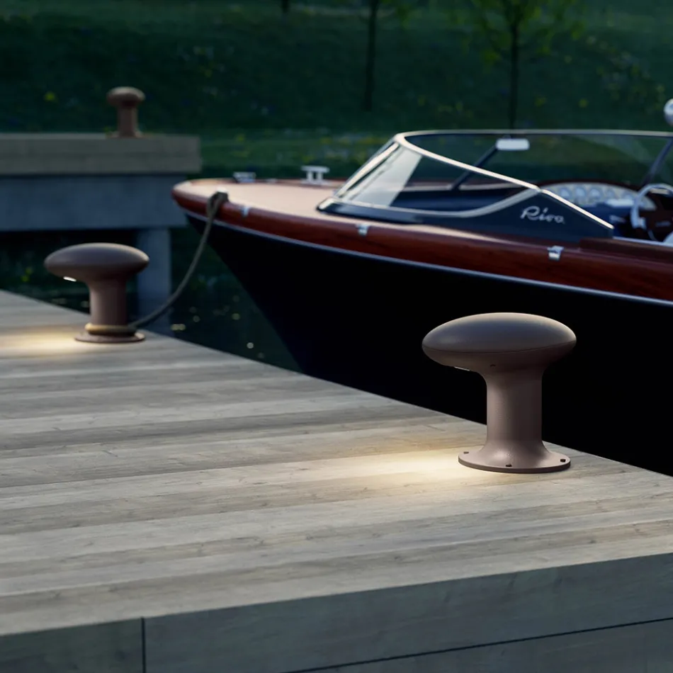 Lámpara de jardín LED de diseño en hierro fundido gris o marrón - Bitta by Il Fanale Viadurini