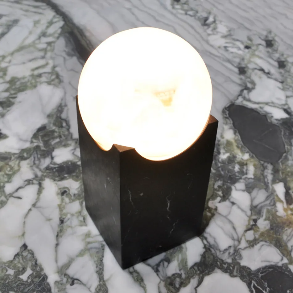 Lámpara rectangular con esfera blanca y base de mármol Made in Italy - Koshi Viadurini