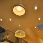 Lámpara de suspensión de color Slide Cupole de polietileno fabricada en Italia. Viadurini