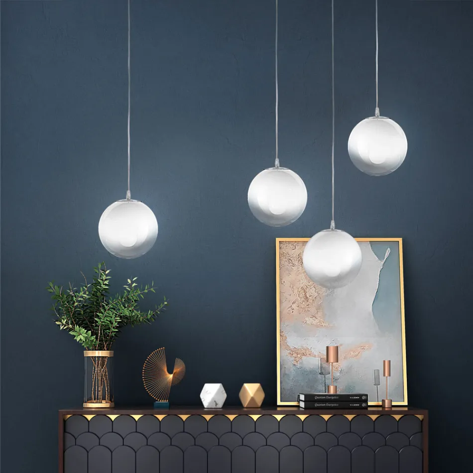 Lámpara de araña lineal Isotta de cuatro luces en cristal blanco, fabricada en Italia. Viadurini