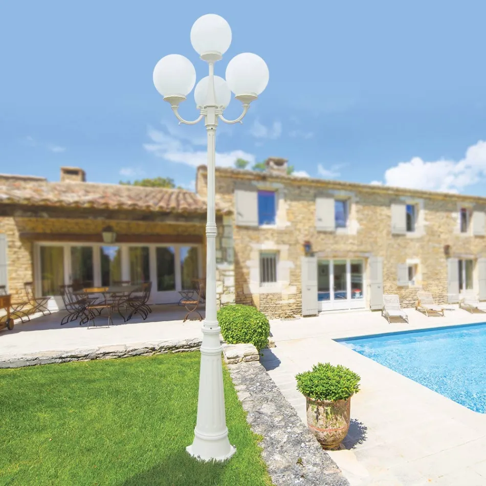 Farola de 270 cm de altura en acrílico blanco y aluminio fabricada en Italia - Trovabianco Viadurini