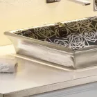 Fregadero semi-empotrado en arcilla de fuego moderno decorado a mano en Italia, Guido Viadurini