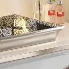 Fregadero semi-empotrado en arcilla de fuego moderno decorado a mano en Italia, Guido Viadurini