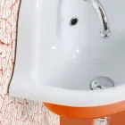 Lavabo suspendido angular de cerámica blanca y coloreada 42 cm - Angelino Viadurini