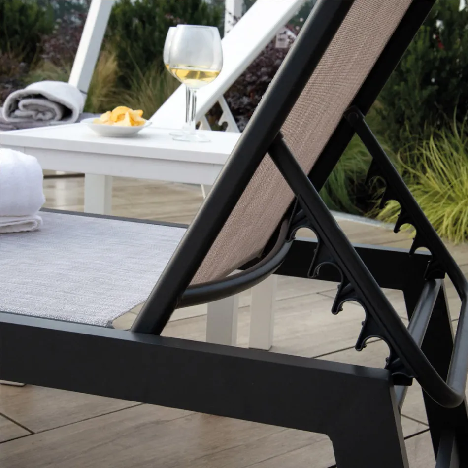 Tumbona de Exterior de Aluminio y Textilene con 2 Ruedas - Traje Viadurini