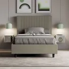 Cama de 140x200 cm con cabecero decorado con líneas verticales, Made in Italy - Pattini Viadurini