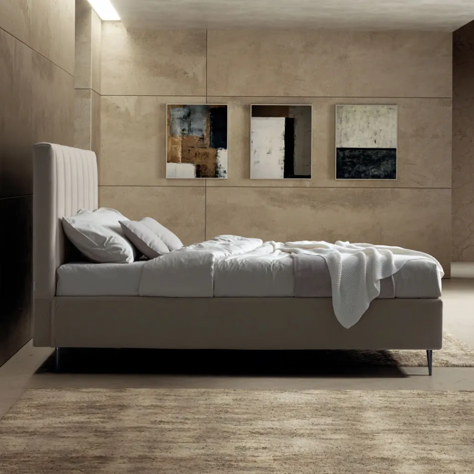 Cama de Matrimonio 160x190 con Acolchado con Bandas Verticales Anchas - Magan Viadurini