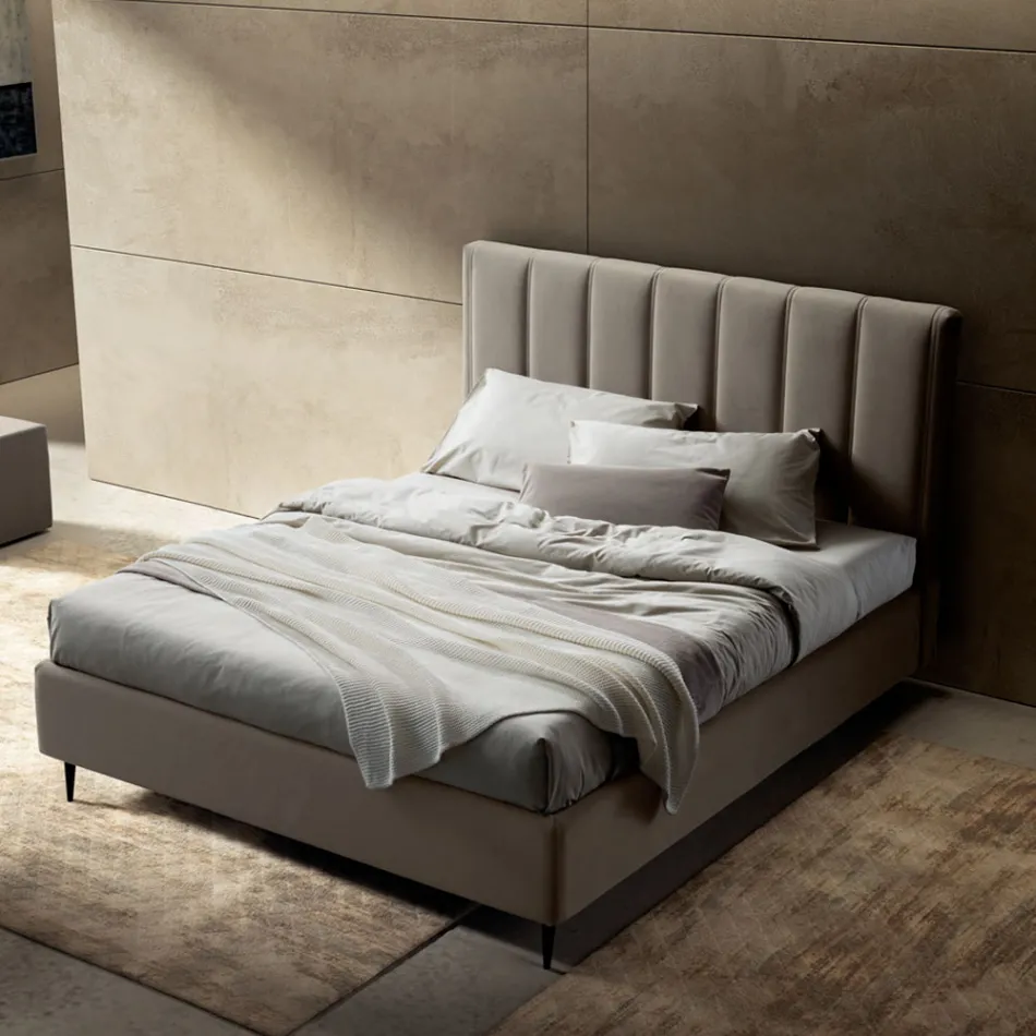 Cama de Matrimonio 160x190 con Acolchado con Bandas Verticales Anchas - Magan Viadurini