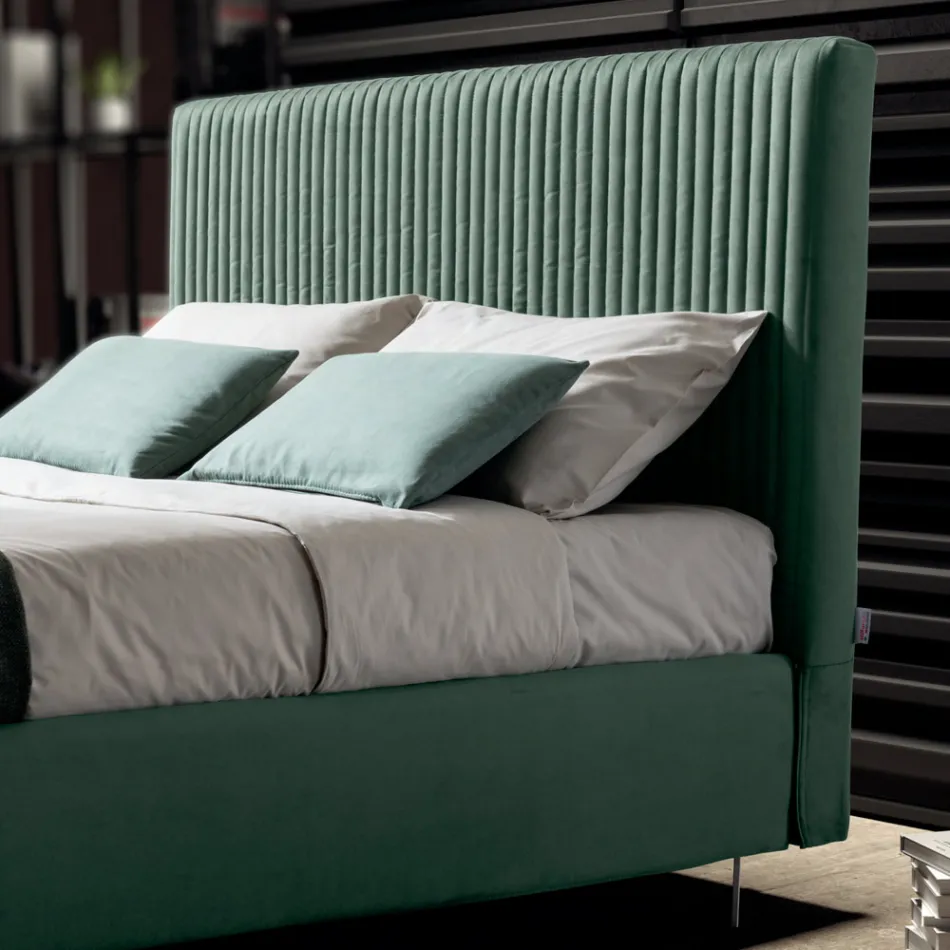 Cama doble de 160 x 190 con acolchado de banda estrecha de rayas múltiples - Meduse Viadurini