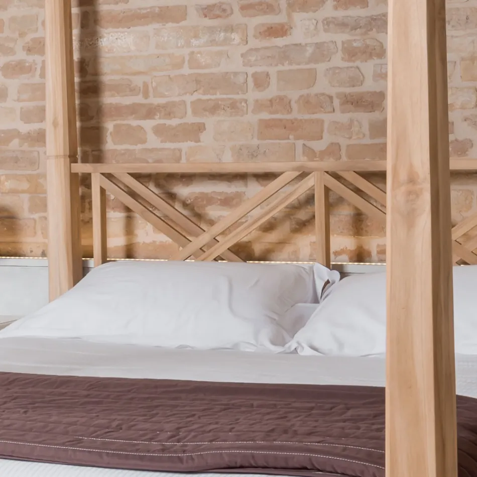 Cama doble de 180x200 con dosel en madera maciza de teca - Tempera Viadurini