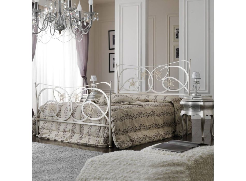 Cama doble con almohadas, colchón y 2 mesitas de noche Made in Italy - Natural Viadurini