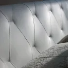 Cama doble con estructura de madera revestida de poliuretano - Volcada Viadurini