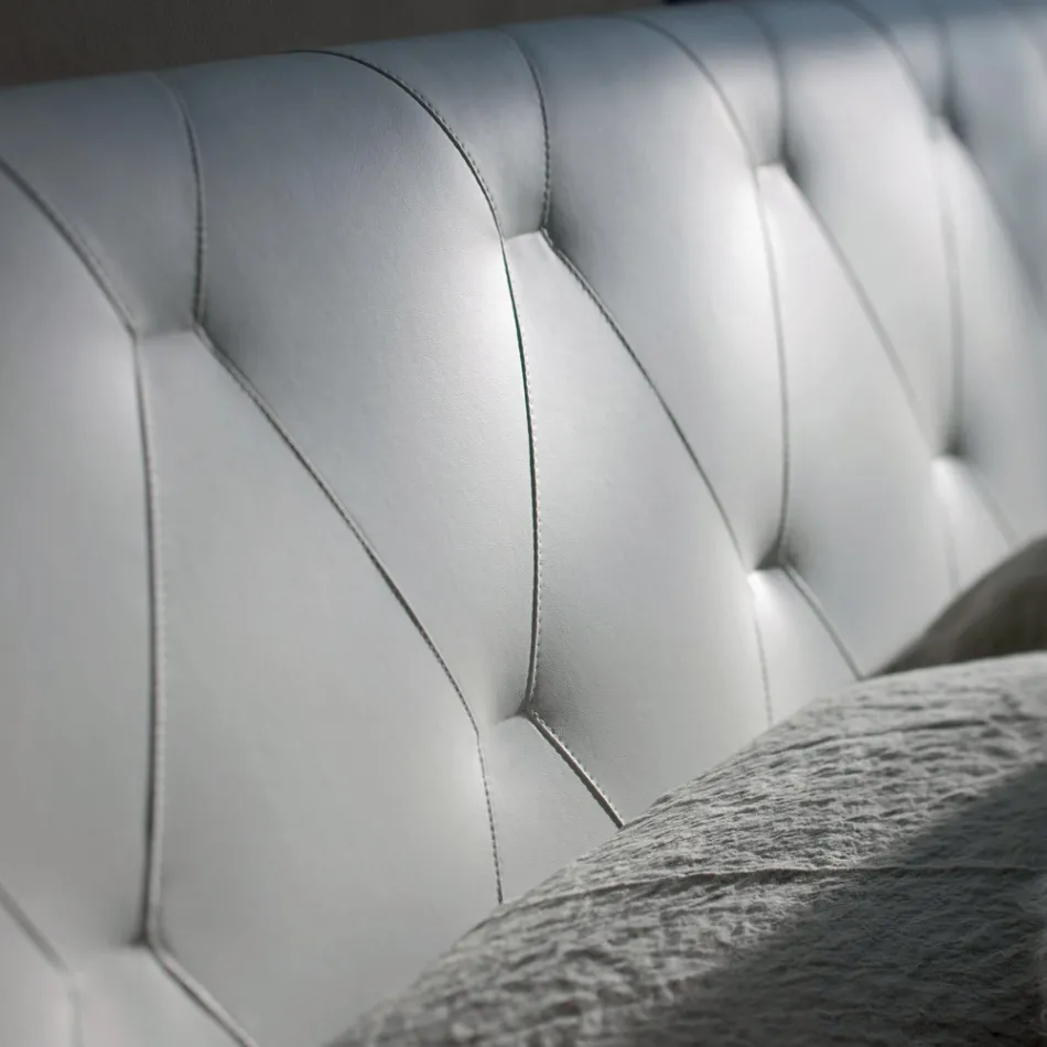 Cama doble con estructura de madera revestida de poliuretano - Volcada Viadurini