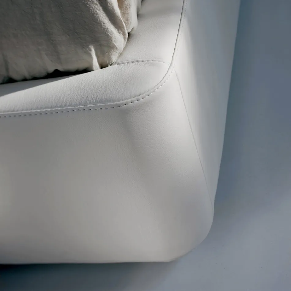 Cama doble con estructura de madera revestida de poliuretano - Volcada Viadurini