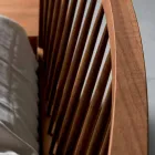 Cama doble de diseño 160x200cm con base sólida de nogal Alain Viadurini