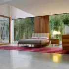 Cama de diseño doble con cabecero tapizado en cuero Menardo Viadurini