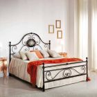 cama doble con forjado artesanal del hierro del diseño Alexa Viadurini