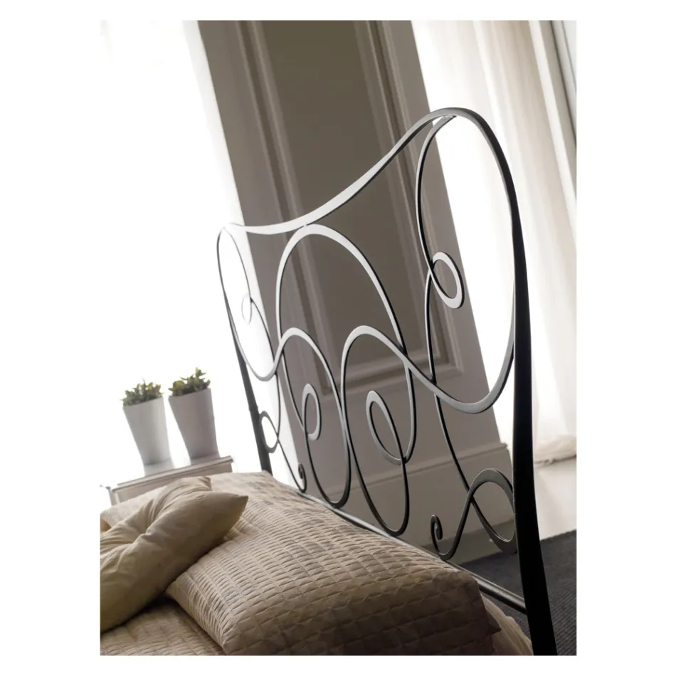 Cama doble de hierro con estribo opcional Made in Italy - Lampo Viadurini