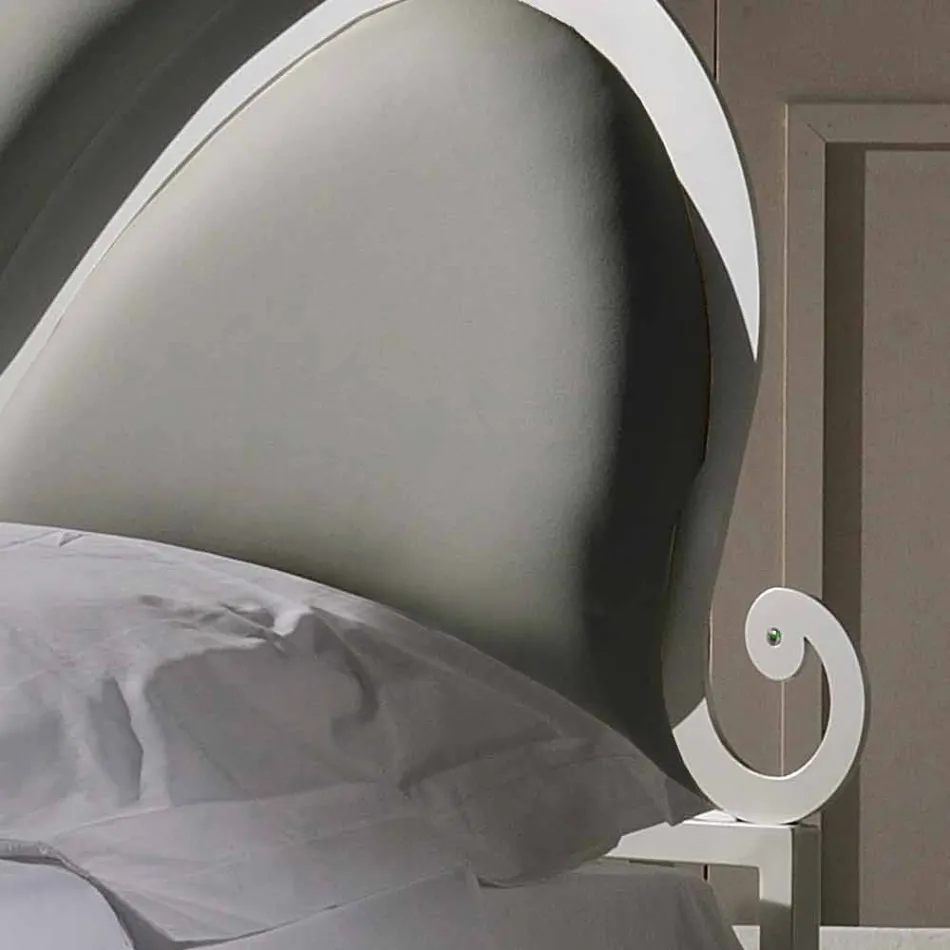 cama doble tapizada con cristales de hierro Kimberly Viadurini