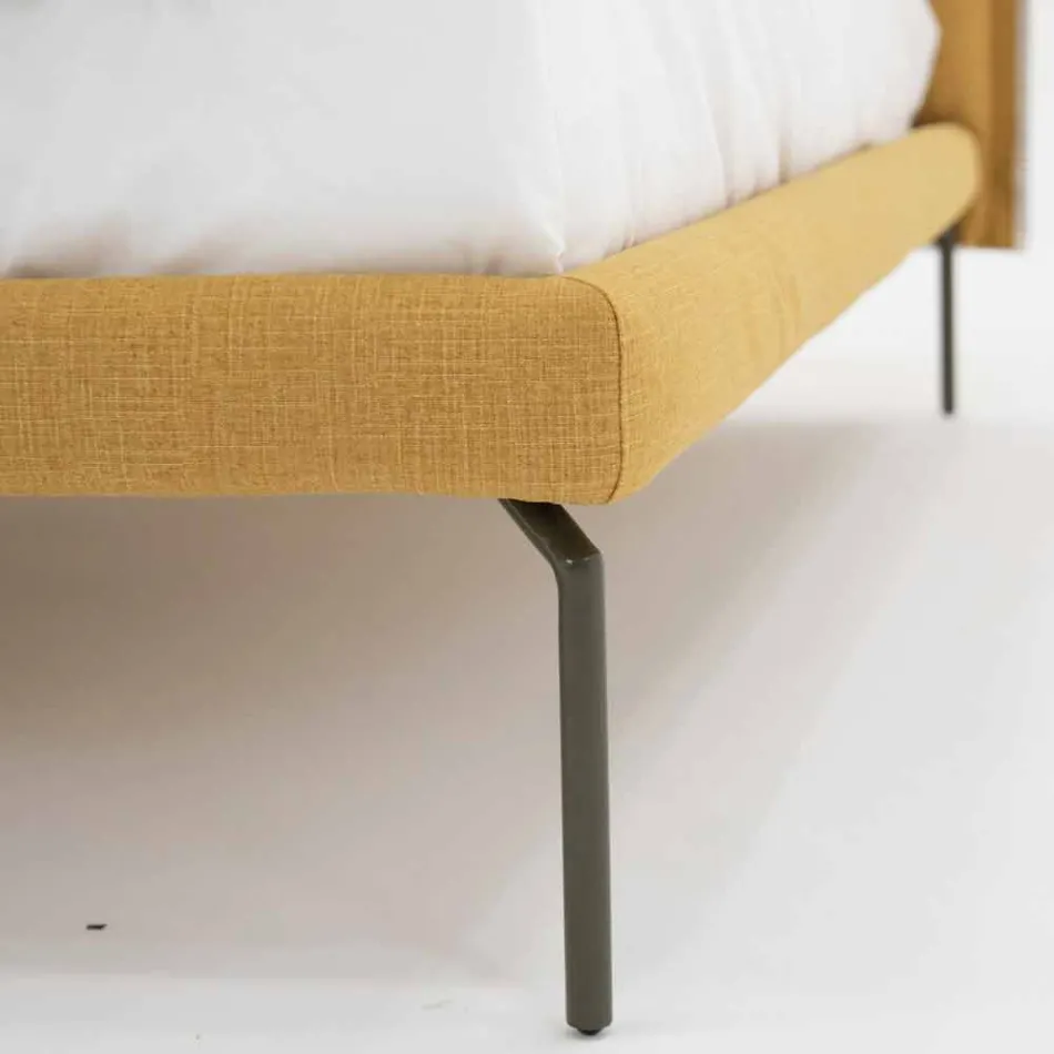 Cama doble de tela con pies metálicos Made in Italy - Glorio Viadurini
