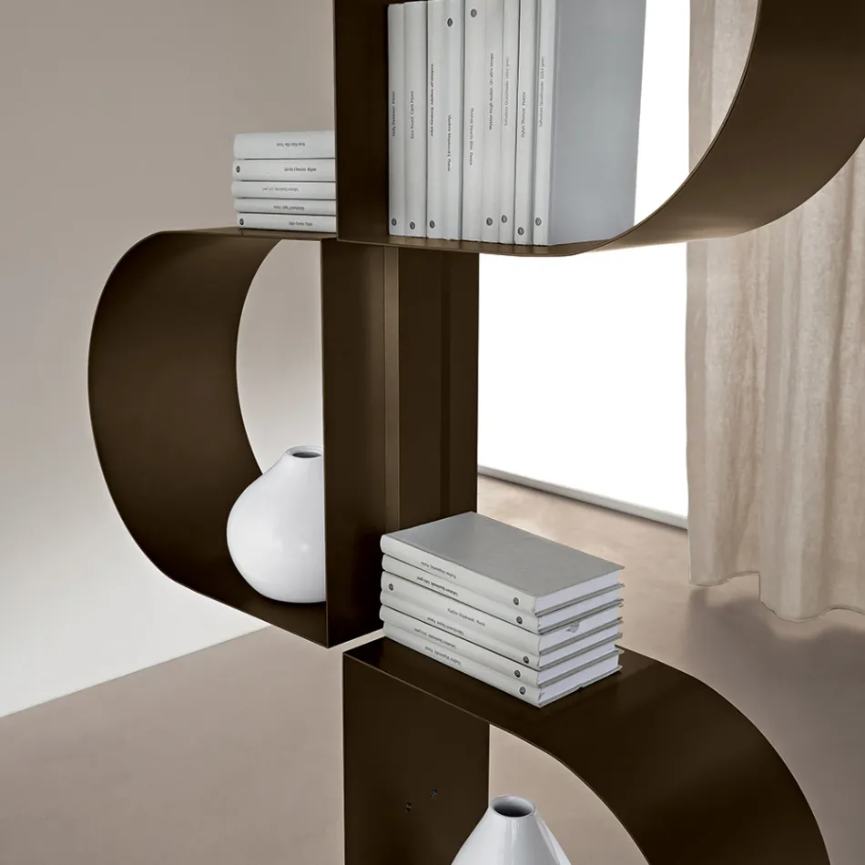 Librería vertical de metal pintado Fatima con patas ajustables Viadurini