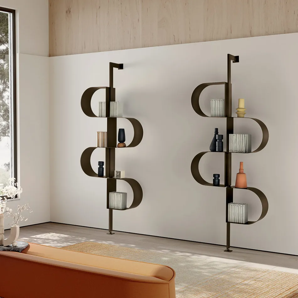 Librería vertical de metal pintado Fatima con patas ajustables Viadurini