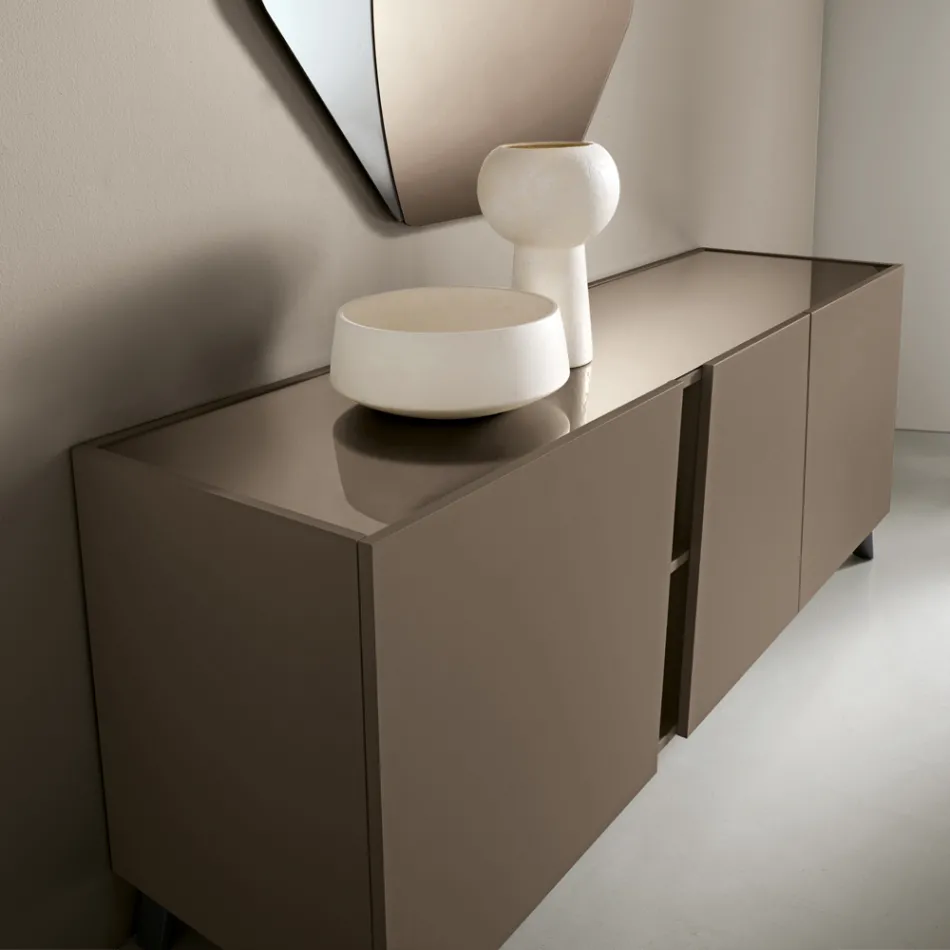 Aparador de pie con tres puertas batientes en melamina Made in Italy - Calia Viadurini