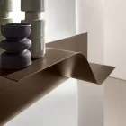 Estantería de pared metálica ondulada Nimea en tres acabados de color. Viadurini