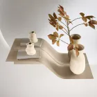 Estantería de pared metálica ondulada Nimea en tres acabados de color. Viadurini