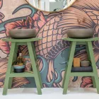 Mueble de baño independiente con acabado en teca y estante verde grande - Raomi Viadurini