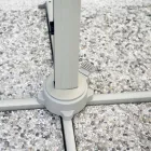 Paraguas de poliéster con mango y mástil lateral - Nexa Viadurini