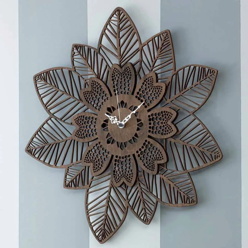 Reloj de pared en madera clara u oscura con un diseño floral moderno - Aquilegia Viadurini